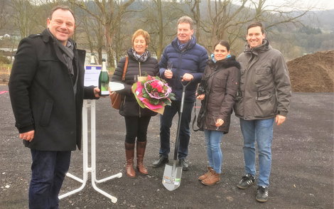 Ein Prosit auf den Baubeginn.