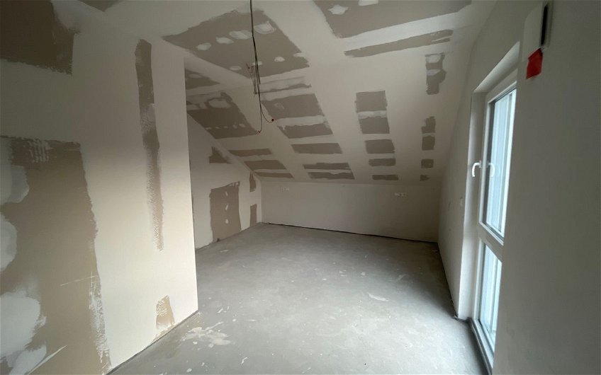 Fertig gespachtelter Raum im Dachgeschoss in Windhagen