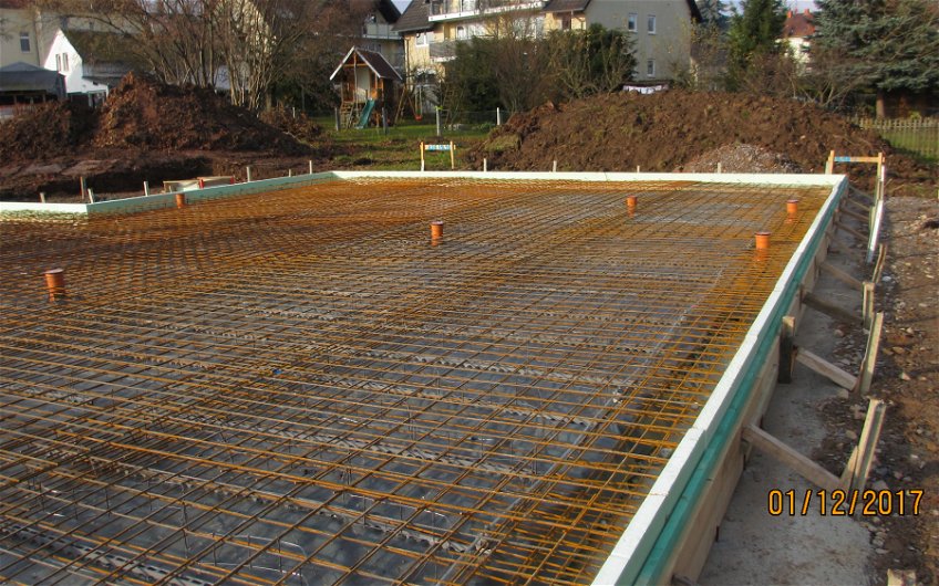 Bodenplatte für Kern-Haus-Bungalow vor Beton