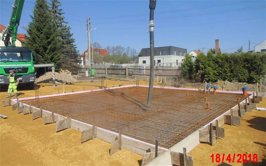 Beton für Bodenplatte für Kern-Haus Luna in Zwickau