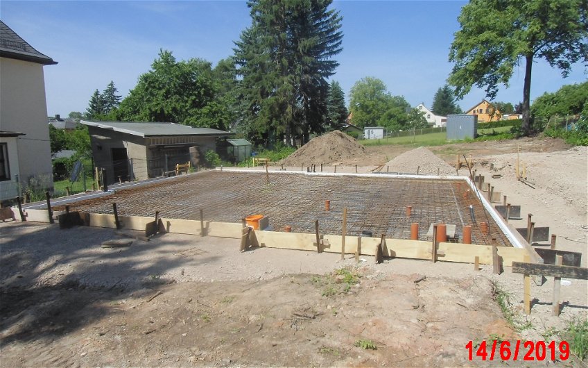 Vorbereitung Bodenplatte für frei geplantes Kern-Haus in Neukirchen