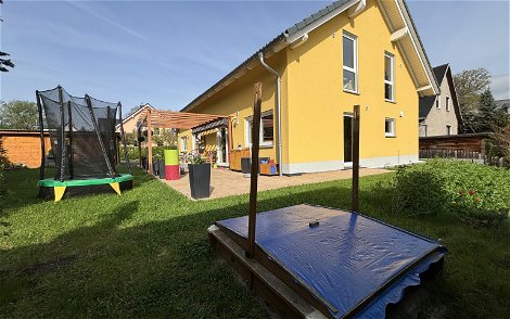 Garten des frei geplanten Kern-Hauses in Wittgensdorf