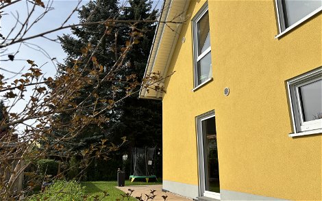 Blick in den Garten des Mehrgenerationenhauses in Wittgensdorf