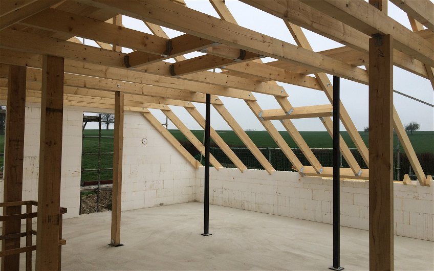 Dachstuhl für frei geplantes Kern-Haus in Waldenburg, OT Schwaben