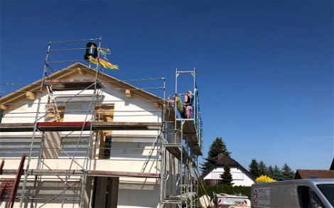 Letzter Nagel für den Dachstuhl des Kern-Hauses Cara in Limbach-Oberfrohna OT Kändler
