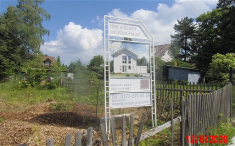 Bauschild für Kern-Haus Jara in Chemnitz Adelsberg