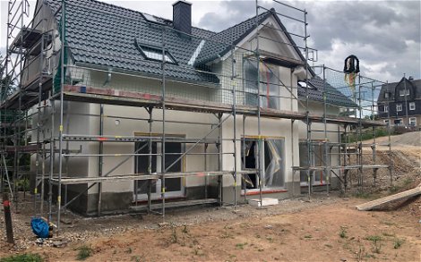 Dacheindeckung und Unterputz für Kern-Haus Aura in Chemnitz-Grüna
