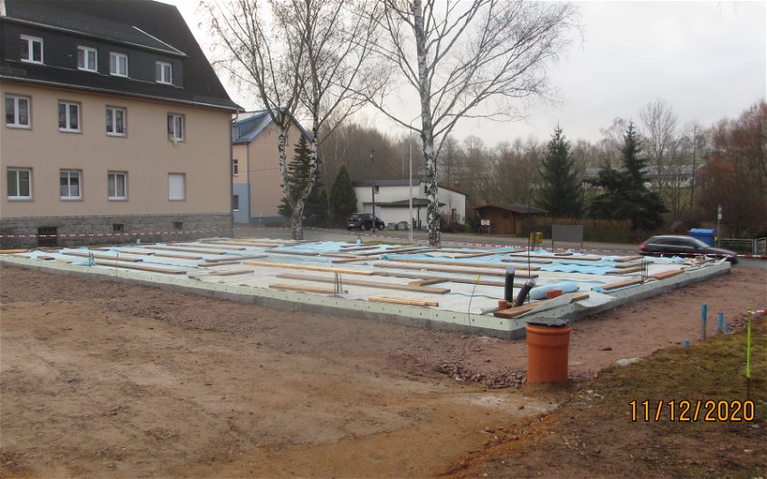 Bodenplatte für frei geplanten Kern-Haus-Bungalow in Wilkau-Hasslau