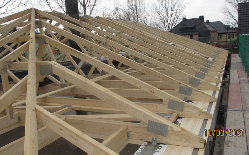 Dachstuhl für frei geplanten Bungalow von Kern-Haus in Wilkau-Hasslau