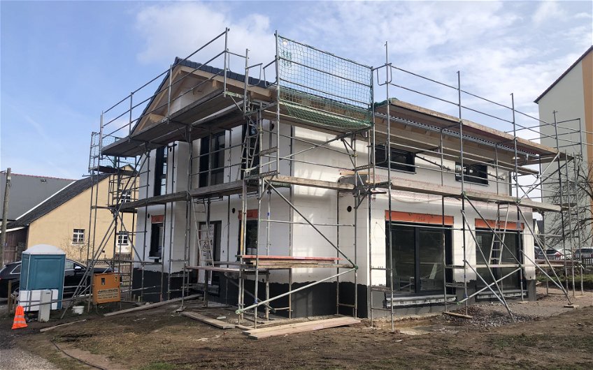 Dacheindeckung und Fenster für Kern-Haus Vero in Mülsen