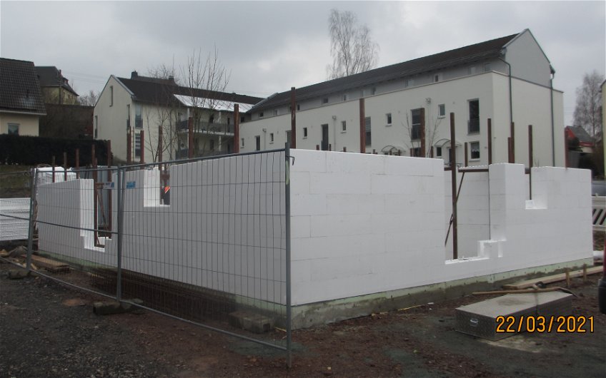 Beginn Erdgeschosswände für frei geplantes Kern-Haus in Stollberg