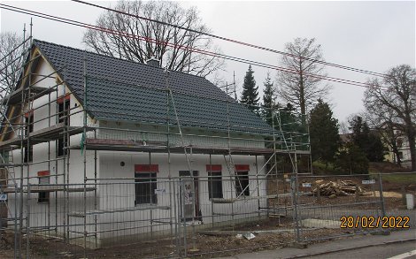 Fenster und Dacheindeckung für Kern-Haus Luna in Mittweida, OT Frankenau
