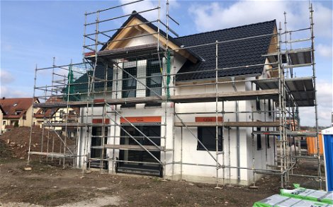 Dacheindeckung und Fenster für Kern-Haus Esprit in Niederlungwitz