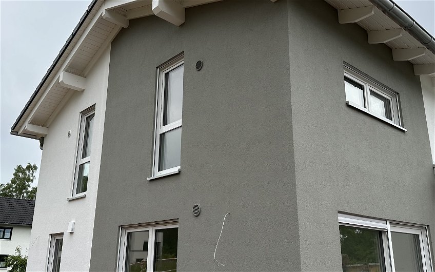 zweifarbiger Außenputz für Kern-Haus Vero in Hohndorf