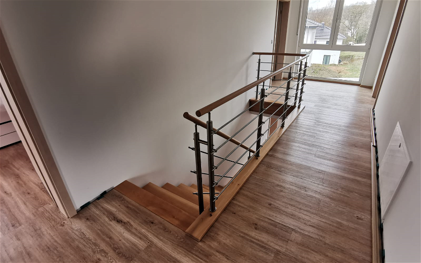 Treppe für frei geplante Stadtvilla von Kern-Haus in Chemnitz-Einsiedel