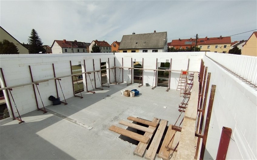Blick ins Obergeschoss der frei geplanten Stadtvilla von Kern-Haus in Mittweida