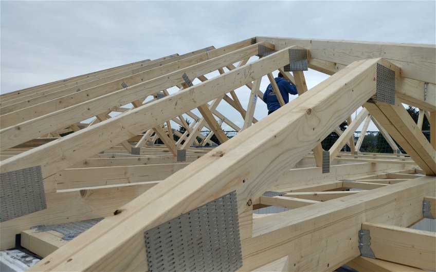 Dachstuhl für frei geplante Stadtvilla von Kern-Haus in Mittweida