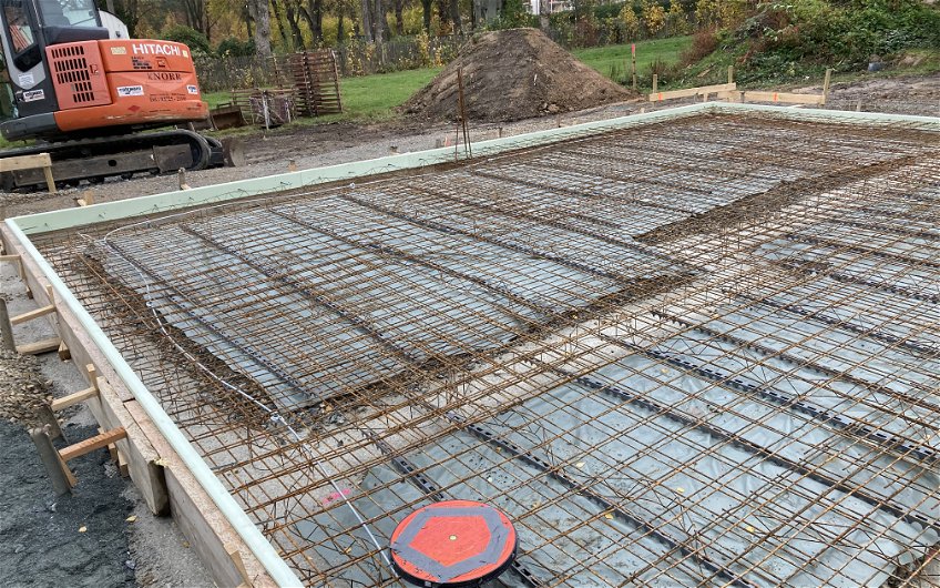 Verlegung der Bodenplattenbewehrung für Stadtvilla Pura von Kern-Haus in Limbach-Oberfrohna