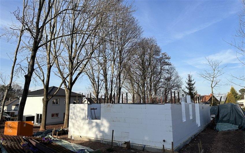 Beginn Erdgeschoss für frei geplante Stadtvilla von Kern-Haus in Chemnitz-Stelzendorf