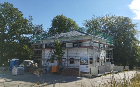 Fenster und Dacheindeckung für Stadtvilla Centro von Kern-Haus in Chemnitz