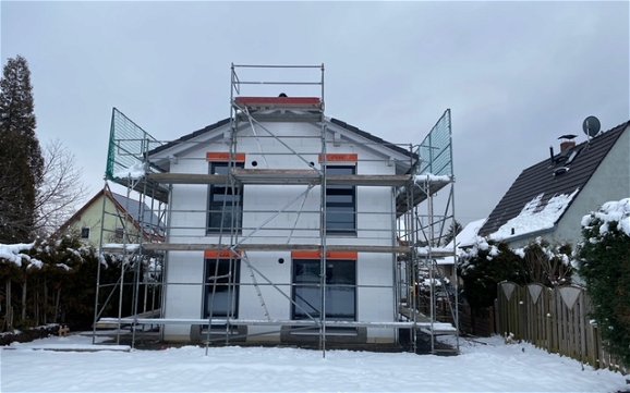 Dacheindeckung und Einbau der Fenster