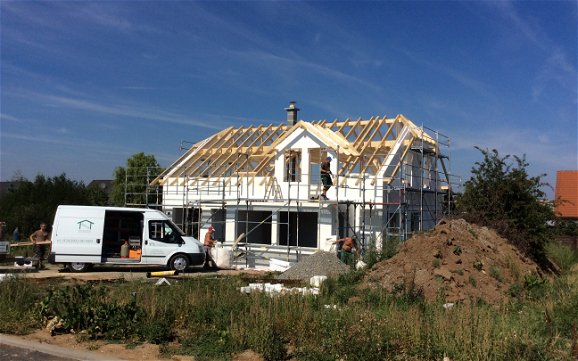 In Kürze beginnen die Dachdeckerarbeiten am Haus Freie Planung in Umpferstedt.