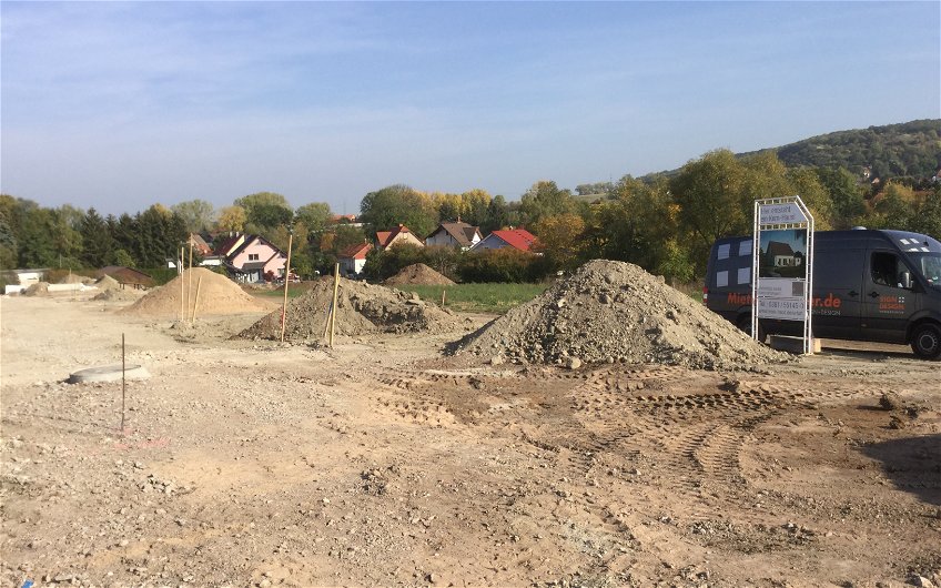 Grundstücksvorbereitungen für das Kern-Haus Luna in Arnstadt.