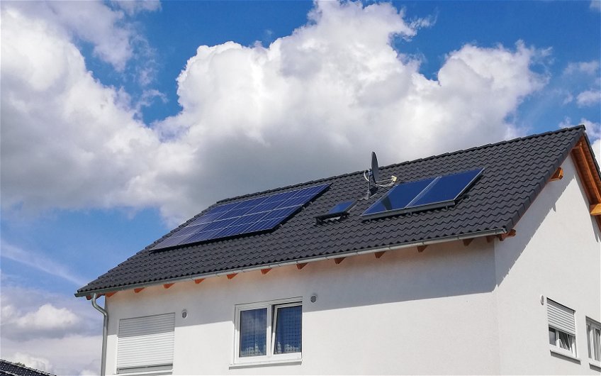 Photovoltaikanlage auf Dach des Kern-Haus in Halle Reideburg