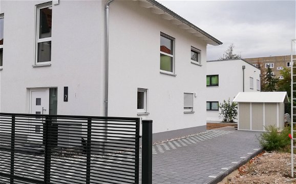 Zufahrt auf Grundstück für Kern-Haus Cara in Halle-Ammendorf