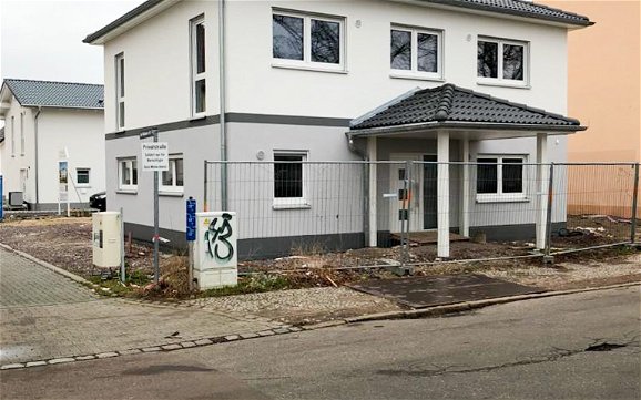 Eingangsseite nach Fertigstellung Kern-Haus Stadtvilla in Halle Ammendorf
