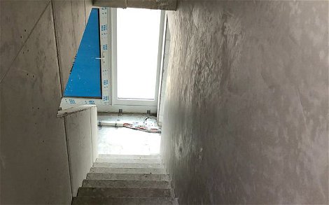 Treppengeländer an Betontreppe des Kern-Haus in Halle Giebichenstein