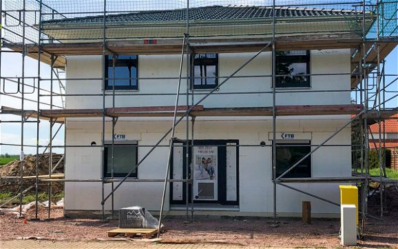 Fenster- und Türeneinbau sowie Dacheindeckung für Kern-HAus Stadtvilla in Halle Dölau