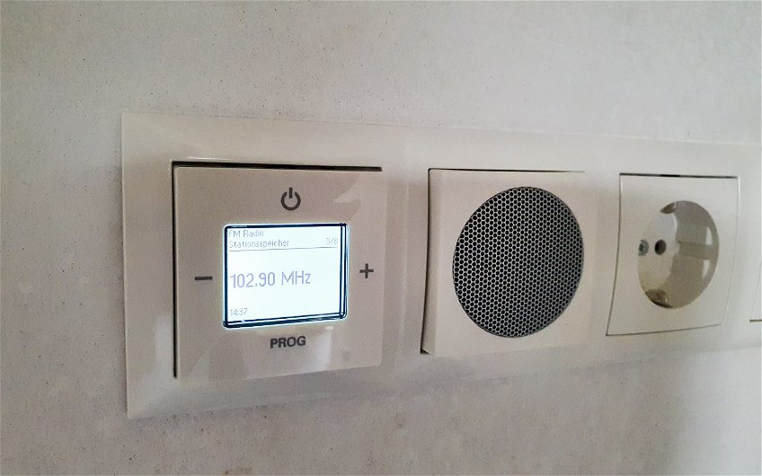 integriertes Radio in Steckdose in Kern-Haus Familienhaus in Halle Braschwitz