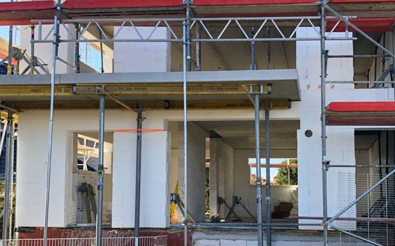 Fertigstellung des Rohbaus für Kern-Haus Bauhaus Apartement in Naumburg