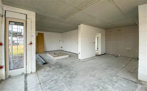 offener Wohn-Essbereich mit Küche in Kern-Haus Allea in Queis