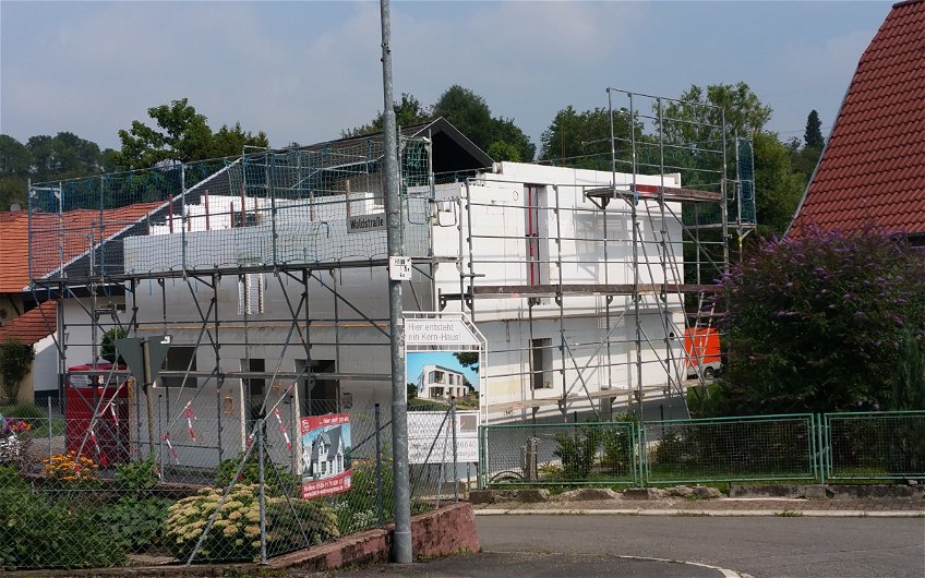 Rohbau des individuell geplanten Einfamilienhauses Vision Plus von Kern-Haus in Nußloch ohne Dach