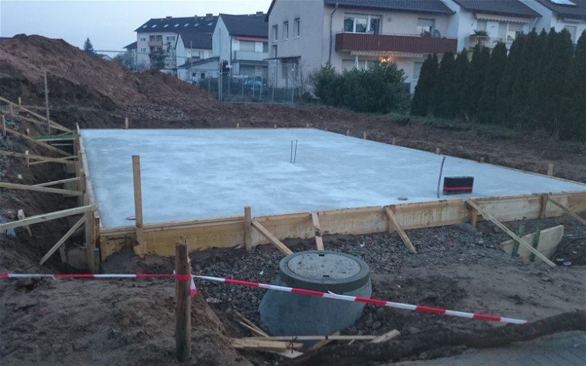 Bodenplatte für die individuell geplante Doppelhaushälfte Twin XXL von Kern-Haus in Viernheim