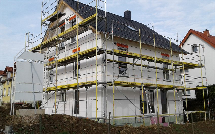 Geschlossener Rohbau des individuell geplanten Einfamilienhauses Luna von Kern-Haus in Schriesheim
