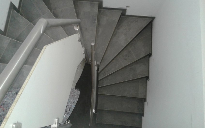 Kellertreppe im frei geplanten Einfamilienhaus von Kern-Haus in Jagsthausen