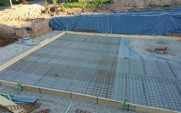 Vorbereitung der Bodenplatte des frei geplanten Einfamilienhauses von Kern-Haus in Gaggenau-Ottenau