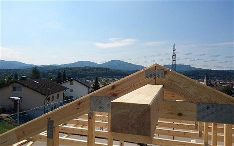Dachstuhl des frei geplanten Einfamilienhauses von Kern-Haus in Gaggenau-Ottenau
