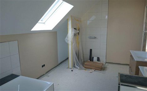 Sanitärinstallation im Badezimmer des individuell geplanten Einfamilienhauses Signum von Kern-Haus in Altlußheim