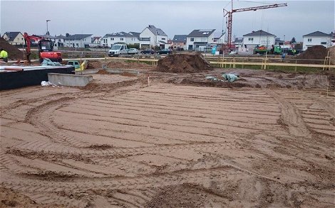 Baustellenvorbereitung auf dem Grundstück für das individuell geplante Einfamilienhaus Signum von Kern-Haus in Altlußheim