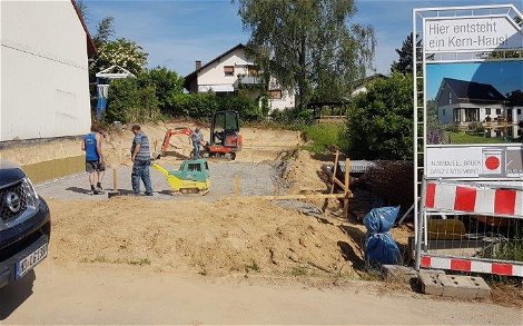 Schottertragschicht auf dem Grundstück für das individuell geplante Einfamilienhaus Loop Classic von Kern-Haus in Dielheim 