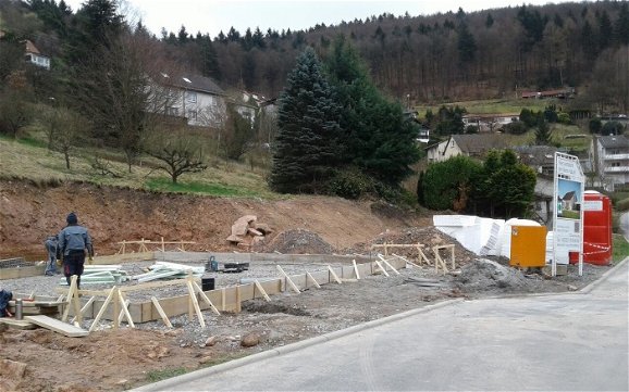 Vorbereitung der Bodenplatte für das Einfamilienhaus Family von Kern-Haus in Wilhelmsfeld