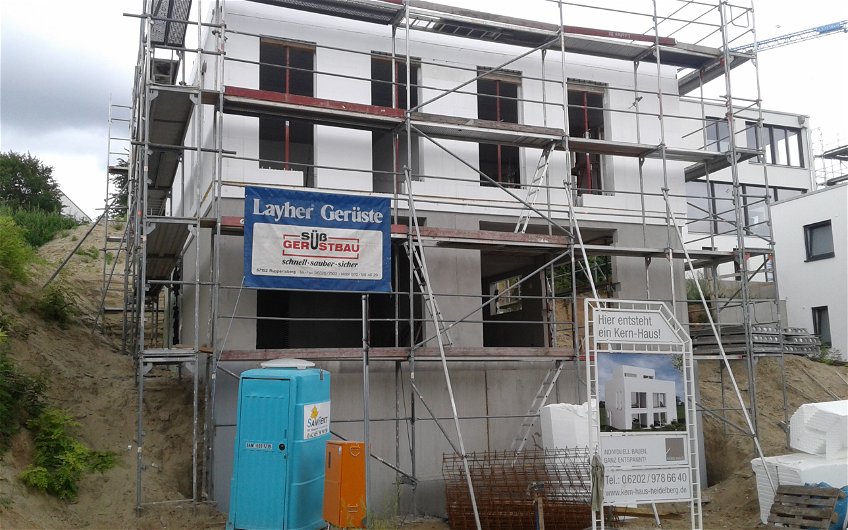 Rohbau des frei geplanten Einfamilienhauses von Kern-Haus in Weinheim-Hohensachsen