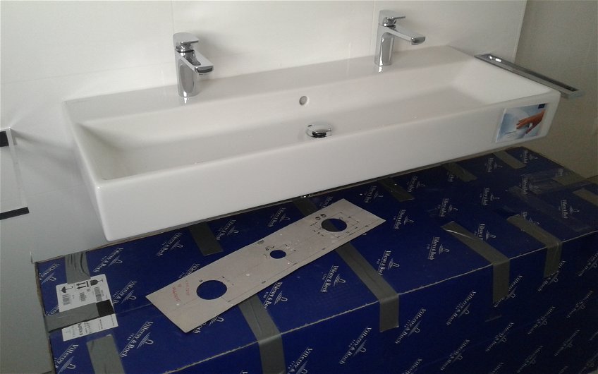 Doppelwaschbecken im Badezimmer im frei geplanten Einfamilienhaus von Kern-Haus in Viernheim