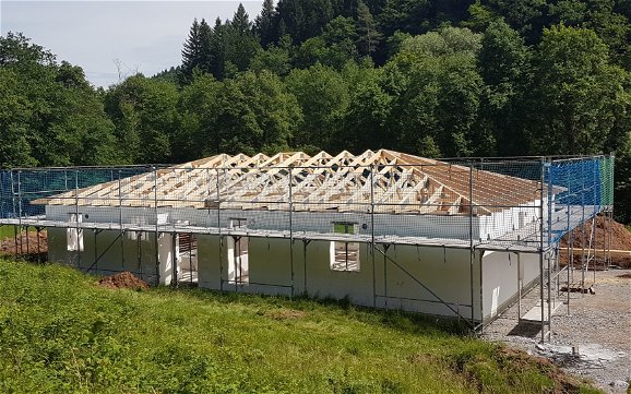 Dachstuhl des frei geplanten Bungalows von Kern-Haus in Eberbach
