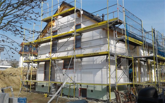 Geschlossener Rohbau des frei geplanten Einfamilienhauses von Kern-Haus in Bad Schönborn