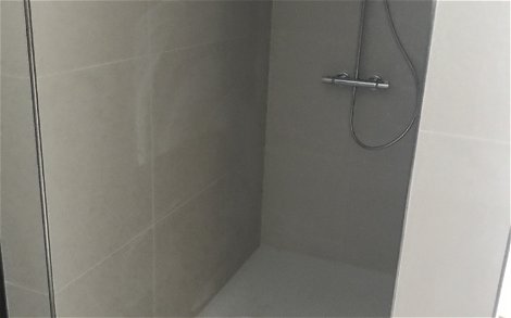 Badezimmer im individuell geplanten Einfamilienhaus Aura von Kern-Haus in Weinheim-Rippenweier